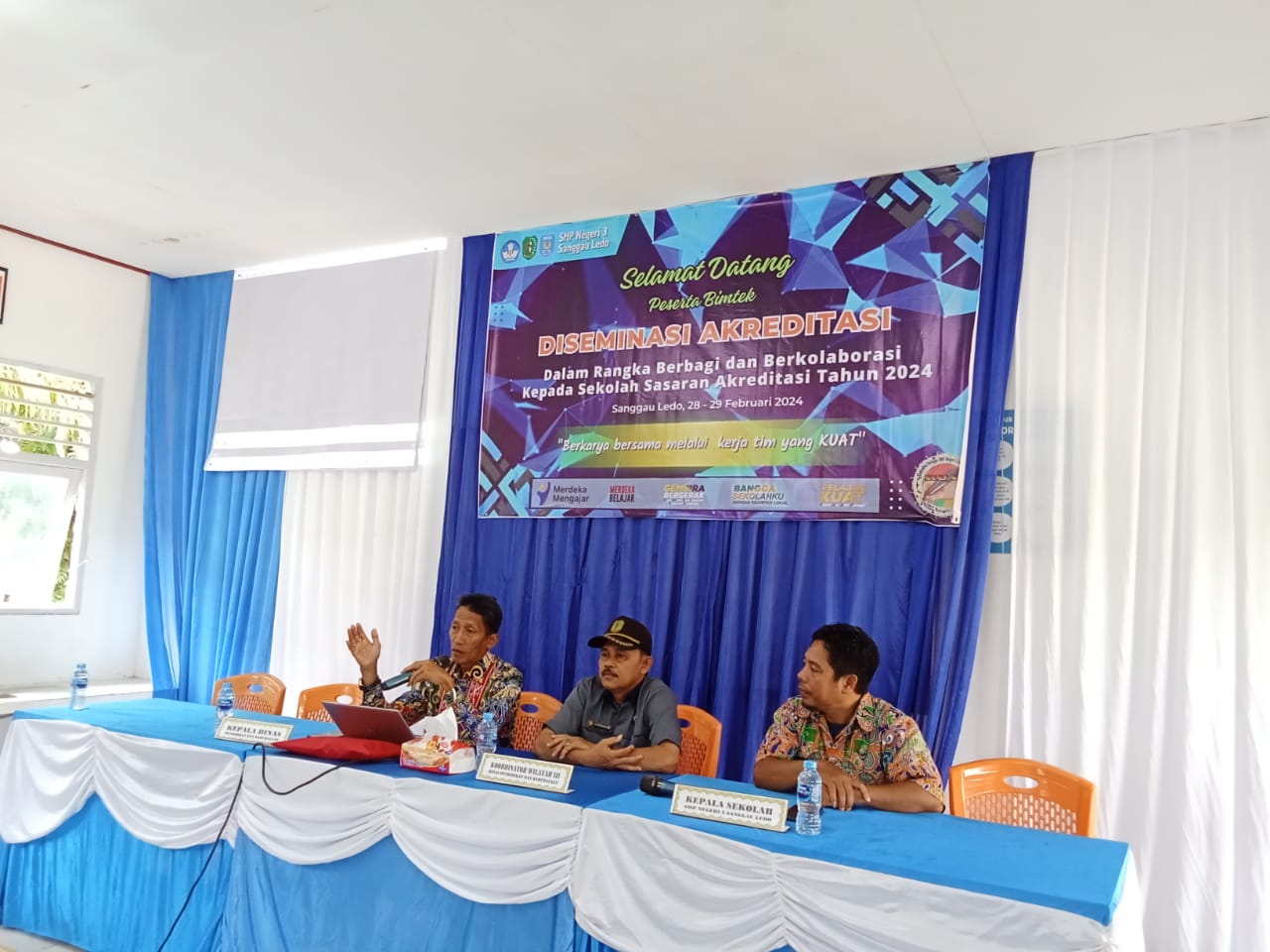 kadisdikbud-beri-motivasi-sekolah-sasaran-akreditasi-2024-813193